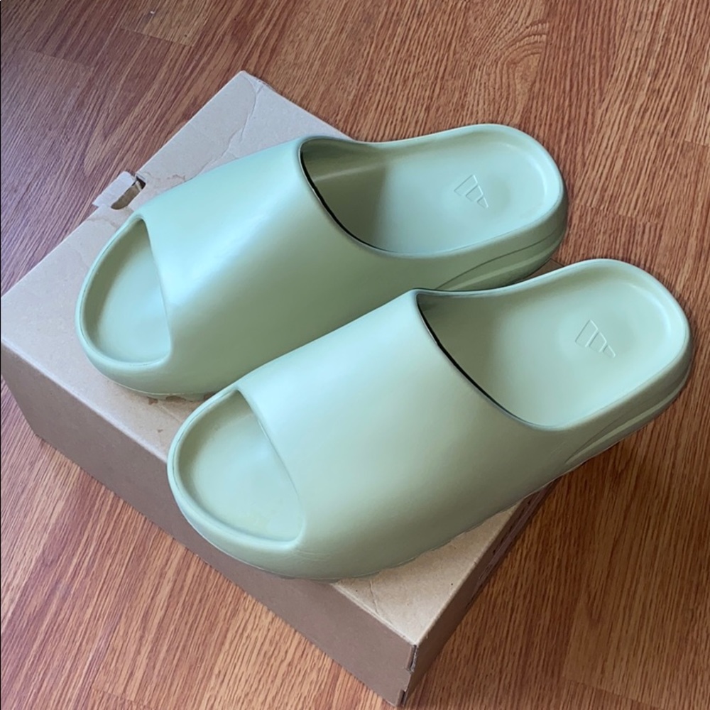 YEEZY slide “Resin”, men’s 9 women’s 10